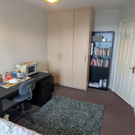 Cosy Double Private Near Dublin Airport Homestay *